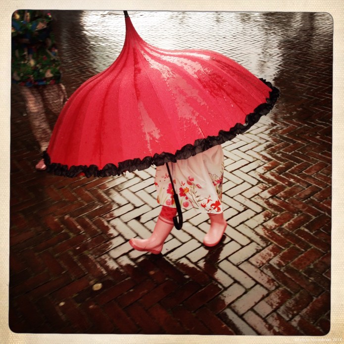 Umbrella with feet
